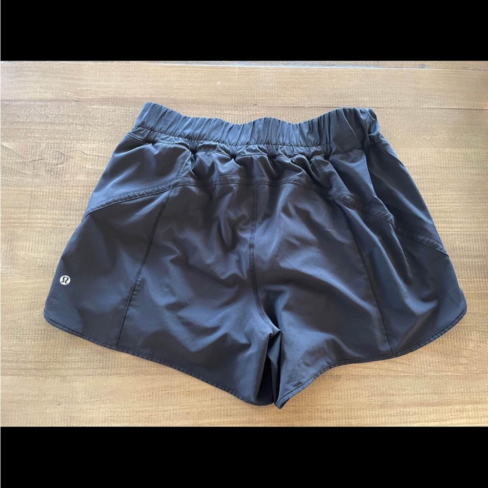 Lululemon track that 5’ in short size 12